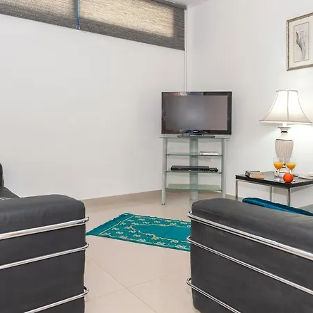 Elizabeth Villa Ajía Nápa