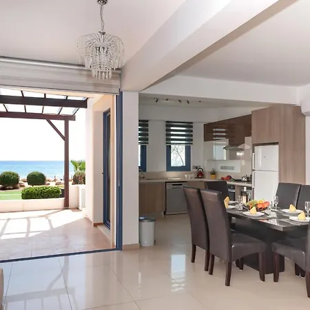 Elizabeth Villa Ajía Nápa